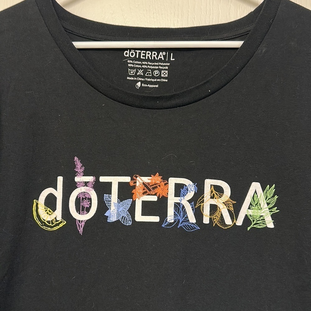 Women's doTERRA Black Graphic Low Crewneck Pullover Shirt Size Large EUC #0083 - Picture 2 of 4